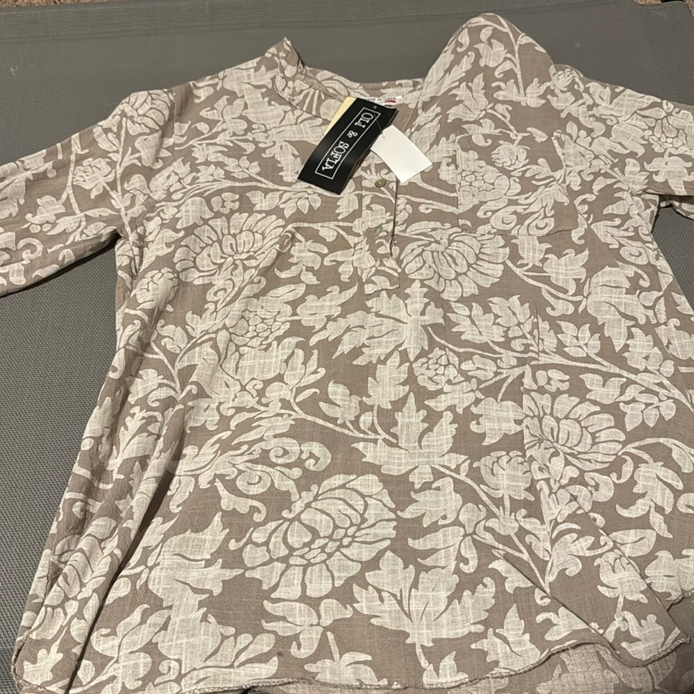 Oli & Sofia, Exclusive to Anthony‘s - Knit Tunic, Tan, Size O/S - Smoke Free